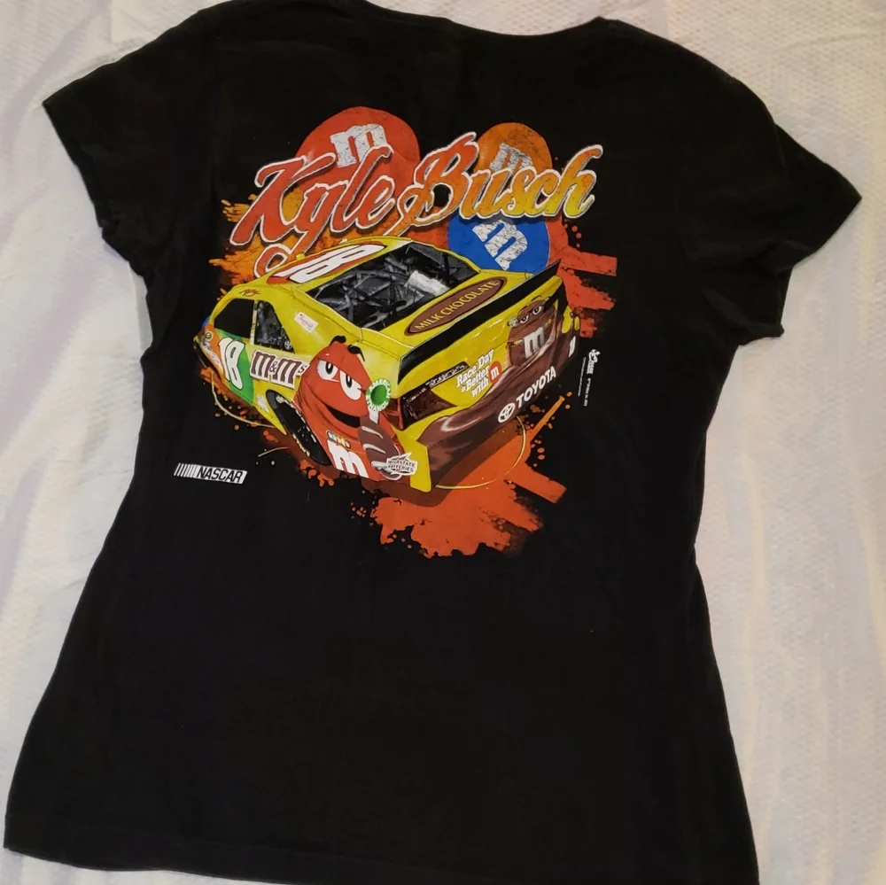 NASCAR Kyle Busch #18 tshirt - Picture 3 of 3